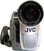 JVC D30 přiblížením příliš nezaostává (Klikni pro zvětšení)